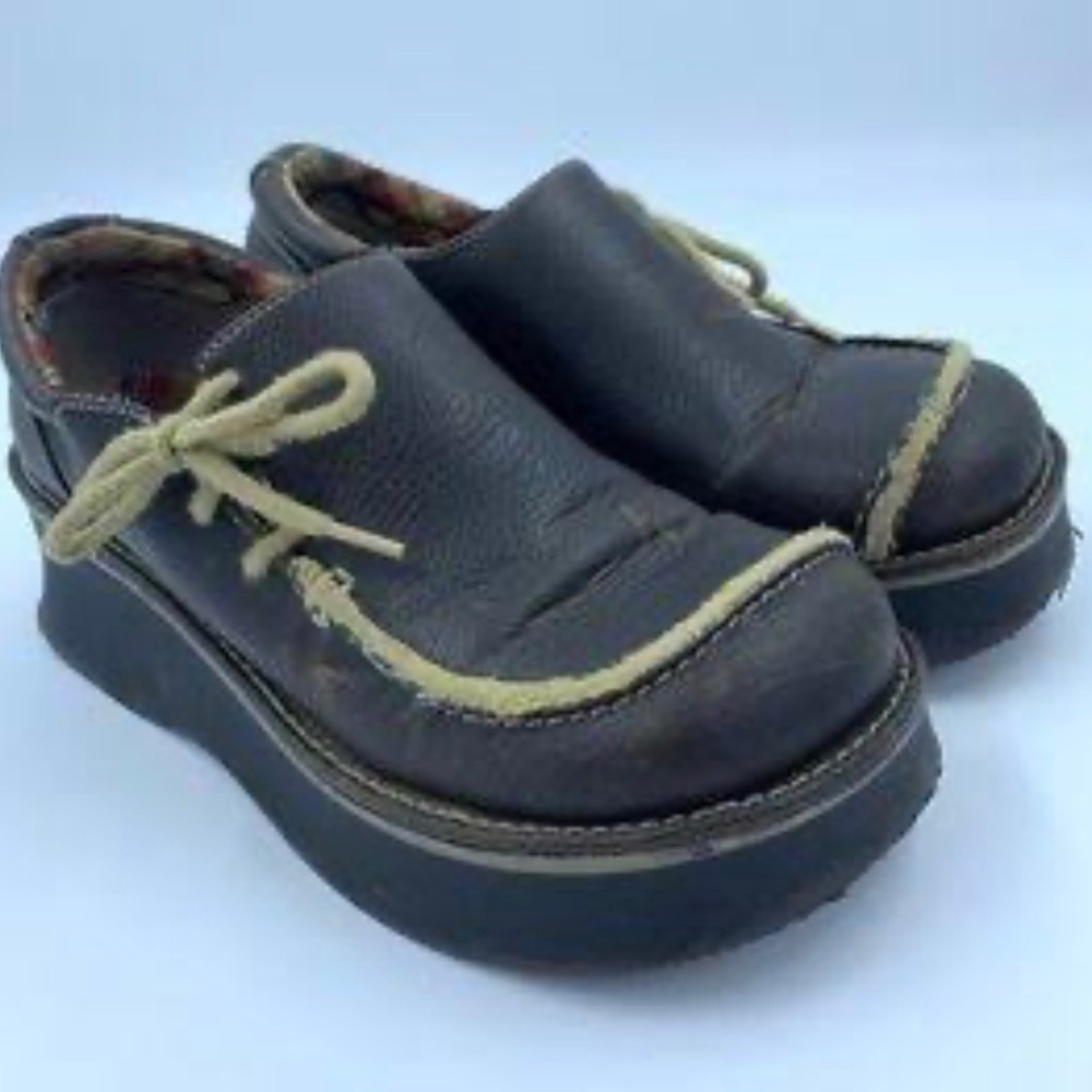 5 ITEMS FOR $50 BC Footwear Brown 90’s slip on shoes size 6